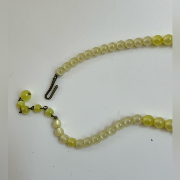 Vintage Yellow Moonglow Lucite Graduated Choker 13” w/ 2 1/2” Extender 40’s-50’s - Picture 6 of 16